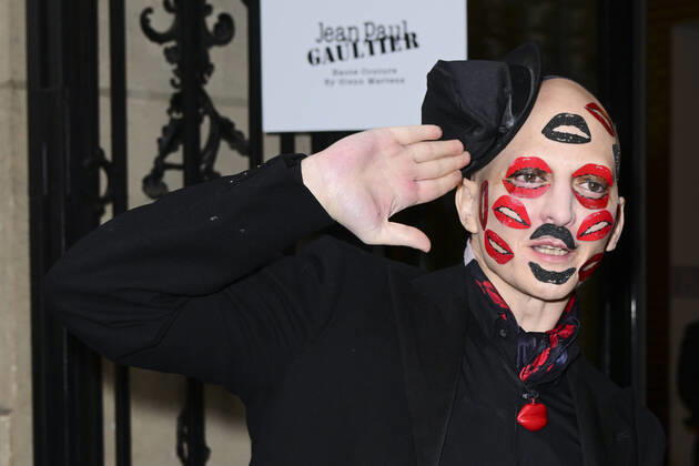Bilder des Jahres 2022, Entertainment 01 Januar Entertainment Themen der Woche KW04 Entertainment Bilder des Tages Ali Mahdavi CELEBRITES : arrivees du defile Haute Couture Jean Paul Gaultier - Paris 26 01 2022 JBAutissier Panoramic 