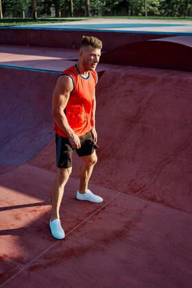 IMAGO Creative: 2022 Sport Favoriten IMAGO Creative: November, Monat der Männergesundheit sports man doing exercises on the sports field fitness sports man doing exercises on the sports field fitness. High quality photo Copyright: xx 41487816