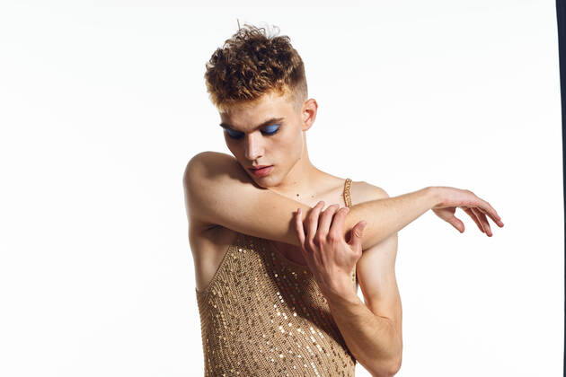 IMAGO Creative: 2022 Sport Favoriten IMAGO Creative: Internationaler Tag der Sichtbarkeit von Transgender am 31. März man with female makeup dress posing fashion transgender man with female makeup dress posing fashion transgender. High quality photo Copyright: xx 43140216
