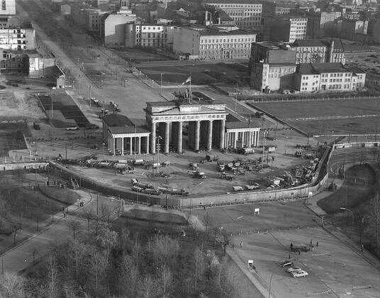 11 22 1961 - Aerial view Berlin Wall - Brandenburg Gate 1062_16_M_-13388-