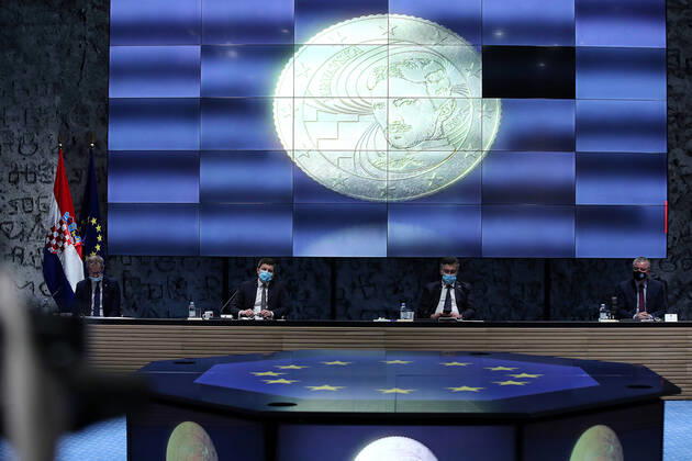 Bilder des Jahres 2022, News 02 Februar News Themen der Woche News Bilder des Tages PXL_selected national euro coin design Prime Minister of the Government of the Republic of Croatia Andrej Plenkovic ,Croatian National Bank (HNB) Governor Boris Vujcic , Finance Minister Zdravko Maric and Minister of Construction, Physical Planning and State Property Darko Horvat during announcement of the selected national euro coin design, in Zagreb, Croatia, on February 4, 2022.The Glagolitic alphabet will appear on on five, two and one cent coins..The image of inventor Nikola Tesla will appear on the 50, 20 and 10 cent coins.The coins and currency of Croatia since the middle ages have been referred to as the kuna, so-named after the small furry animal whose pelt was once considered a traded commodity, so on coin of 1 euro will GoranxStanzl PIXSELL