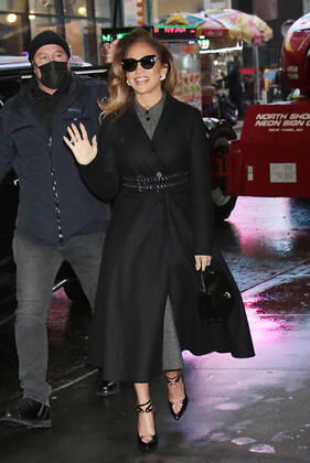 Bilder des Jahres 2022, Entertainment 02 Februar Entertainment Themen der Woche KW05 NEW YORK, NY- February 04: Jennifer Lopez visits MTV studios to promote her new movie Marry Me on February 04, 2022 in New York City. Copyright: xRWx