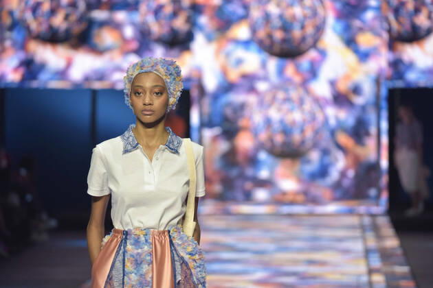 Bilder des Jahres 2022, Entertainment 02 Februar Entertainment Themen der Woche KW05 Altaroma 2022 A model walks the runway at the AnnaGiulia Firenze fashion show during Altroma 2022 at Cinecitta Studios on Febraury 04,2022& xD;& xA;Rome, Italy Rome Italy  Copyright: xRobertoxBettacchix originalFilename: livemedia-altaroma220204_npIDy.jpg