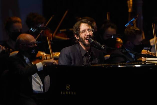 Bilder des Jahres 2022, Entertainment 02 Februar Entertainment Themen der Woche KW05 Entertainment Bilder des Tages February 5, 2022, St. Petersburg, Florida, USA: Josh Groban performs with the Florida Orchestra at the Mahaffey Theater as part of their fundraiser gala on Saturday, Feb. 5, 2022 in St. Petersburg. St. Petersburg USA - ZUMAs70_ 20220205_zan_s70_010 Copyright: xLuisxSantanax