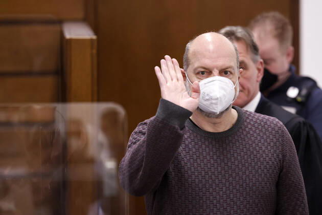 Bilder des Jahres 2022, News 02 Februar News Themen der Woche KW06 News Bilder des Tages Der Angeklagte Thomas Drach bei seinem Strafprozess vor dem Kölner Landgericht. Der 61-jährige frühere Reemtsma-Entführer soll vier Geldtransporter in Köln, Frankfurt am Main und Limburg überfallen haben. Die Anklage lautet unter anderem auf versuchten Mord und besonders schweren Raub. Der Prozess findet unter aufwendigen Sicherheitsvorkehrungen statt. Köln, 07.02.2022 Foto:xC.xHardtx xFuturexImage