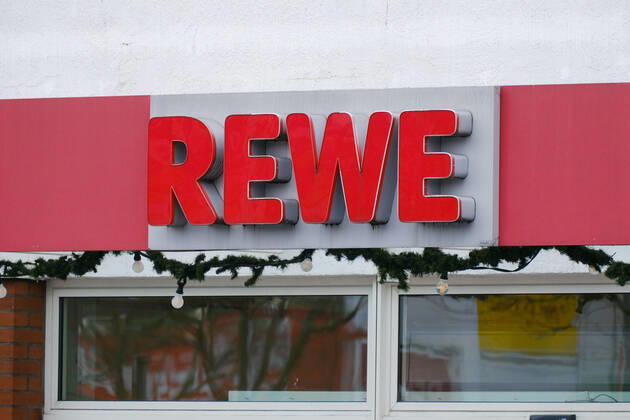 Düsseldorf 08.02.2022 Rewe Lebensmittel Discounter Supermarkt Düsseldorf Nordrhein-Westfalen Deutschland