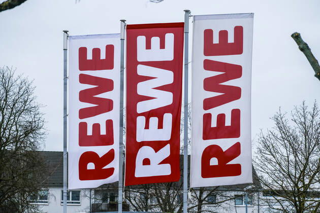 Düsseldorf 08.02.2022 Rewe Lebensmittel Discounter Supermarkt Düsseldorf Nordrhein-Westfalen Deutschland