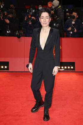 Dunja Hayali bei der Opening Ceremony mit der Premiere des Kinofilms Peter von Kant auf der Berlinale 2022 72. Internationale Filmfestspiele Berlin im Berlinale Palast. Berlin, 10.02.2022