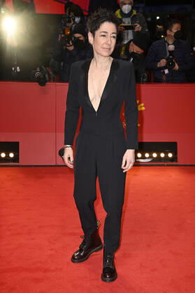 Dunja Hayali bei der Opening Ceremony mit der Premiere des Kinofilms Peter von Kant auf der Berlinale 2022 72. Internationale Filmfestspiele Berlin im Berlinale Palast. Berlin, 10.02.2022