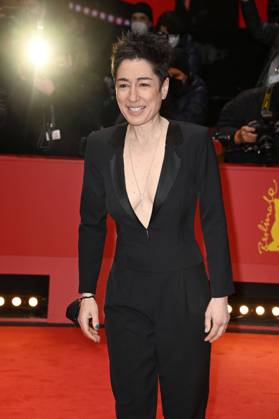 Dunja Hayali bei der Opening Ceremony mit der Premiere des Kinofilms Peter von Kant auf der Berlinale 2022 72. Internationale Filmfestspiele Berlin im Berlinale Palast. Berlin, 10.02.2022