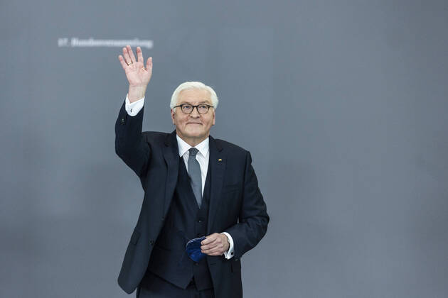 Bilder des Jahres 2022, News 02 Februar News Themen der Woche KW06 News Bilder des Tages Bundespraesident Frank-Walter Steinmeier, aufgenommen im Rahmen der Bundesversammlung zur Wahl des Bundespraesidenten im Paul-Loebe-Haus in Berlin, 13.02.2022. Neben dem Amtsinhaber und wiedergewaehlten Bundespraesidenten Frank-Walter Steinmeier traten zur Wahl an Gerhard Trabert, unterstuetzt von Die Linke, Max Otte, unterstuetzt von der AfD, sowie Stefanie Gebauer, unterstuetzt von den Freien Waehlern. Steinmeier wurde im ersten Wahlgang mit 1045 Stimmen gewaehlt. Berlin Deutschland