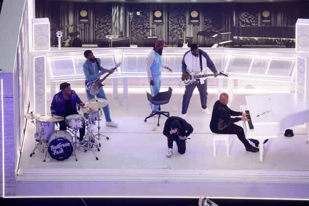 Bilder des Jahres 2022, Entertainment 02 Februar Entertainment Themen der Woche KW06 Entertainment Bilder des Tages February 13, 2022, Los Angeles, California, USA: Eminem performs at the halftime show during the NFL Super Bowl 56 LVI football game between the Los Angeles Rams and the Cincinnati Bengals at SoFi Stadium. Los Angeles USA - ZUMAc04_ 20220213_zaf_c04_154 Copyright: xCharlesxBausx