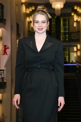 Luna Wedler bei der Premiere des Kinofilms Der Passfälscher The Forger auf der Berlinale 2022 72. Internationale Filmfestspiele Berlin im Friedrichstadt-Palast. Berlin, 13.02.2022 Foto:xF.xKernx xFuturexImage