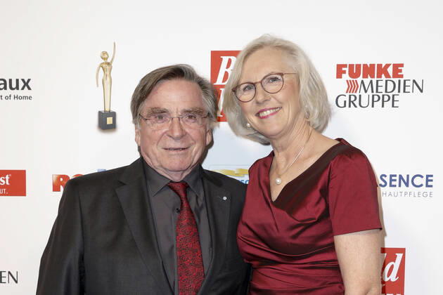 Elmar Wepper mit Ehefrau Anita bei der 13. Verleihung der Goldenen Bild der Frau im Stage Operettenhaus am 23. Oktober 2019 in Hamburg Copyright: xVISTAPRESSx xWenzel
