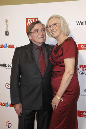 Elmar Wepper mit Ehefrau Anita bei der 13. Verleihung der Goldenen Bild der Frau im Stage Operettenhaus am 23. Oktober 2019 in Hamburg Copyright: xVISTAPRESSx xWenzel