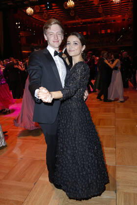 Timur Bartels mit Freundin Michelle Math 25. Leipziger Opernball 2019 am 27. Oktober 2019 in der Oper Leipzig Copyright: xVISTAPRESSx xLanaxYassi