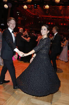 Timur Bartels mit Freundin Michelle Math 25. Leipziger Opernball 2019 am 27. Oktober 2019 in der Oper Leipzig Copyright: xVISTAPRESSx xLanaxYassi