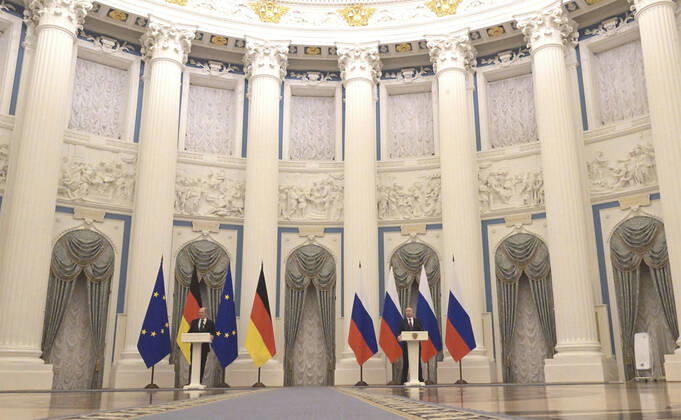 February 15, 2022, Moscow, Moscow Oblast, Russia: Russian President Vladimir Putin, right, comments during a joint press conference with German Chancellor Olaf Scholz, following bilateral talks on the Ukrainian crisis at the Kremlin, February 15, 2022 in Moscow, Russia. Moscow Russia - ZUMAp138 20220215_zaa_p138_006 Copyright: xSergeyxGuneev KremlinxPoolx