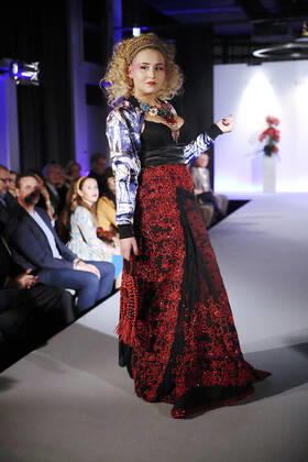 Luise von Pufendorf (Tochter von Heino Ferch) Nanna_Kuckuck Modenschau am 12. November 2019 im Steigenberger Hotel Am Kanzleramt in Berlin Copyright: xVISTAPRESSx xG.xChlebarov