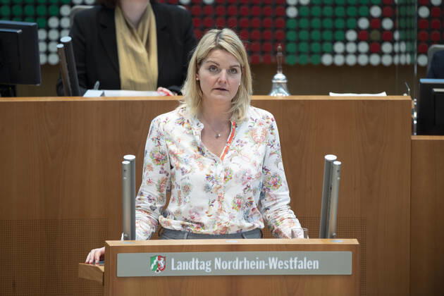 Christina SCHULZE-FOECKING, Schulze-Föcking, CDU-Fraktion, bei ihrer Rede TOP 3: Jahresbericht der Kommission zur Wahrnehmung der Belange der Kinder (Kinderschutzkommission) für den Berichtszeitraum 2021 161. Sitzung des Landtags Nordrhein-Westfalen, im Landtag Nordrhein-Westfalen NRW, Duesseldorf am 16.02.2022,
