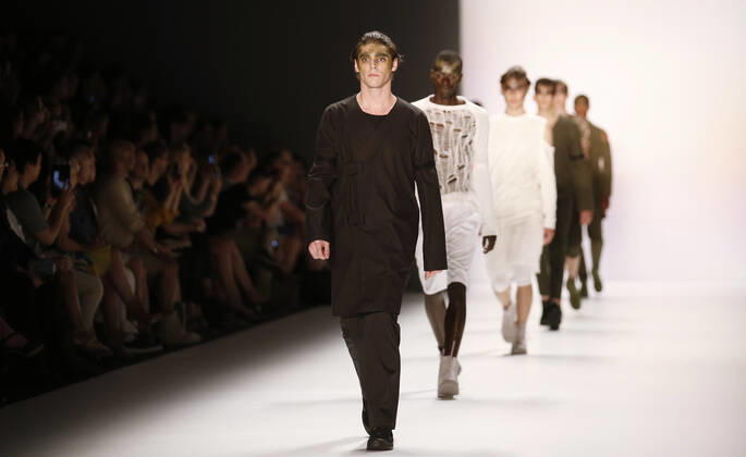 Roy Frank RJ Mitte (Breaking Bad), Models SOPOPULAR Show im Rahmen der Mercedes-Benz Fashion Week Berlin am 7. Juli 2015 im Mercedes-Benz Zelt am Brandenburger Tor in Berlin