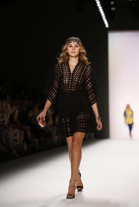 Stefanie Giesinger (GNTM Gewinnerin 2014) DIMITRI Show im Rahmen der Mercedes-Benz Fashion Week Berlin am 9. Juli 2015 im Mercedes-Benz Zelt am Brandenburger Tor in Berlin
