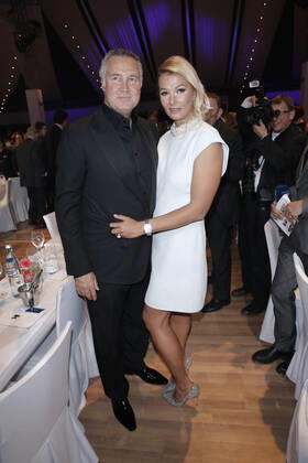 Franziska van Almsick mit Jürgen B. Harder Verleihung 19. Radio Regenbogen Award 22. April 2016 im Europa-Park Confertainment Center in Rust Copyright: xVISTAPRESSx xG.xChlebarov