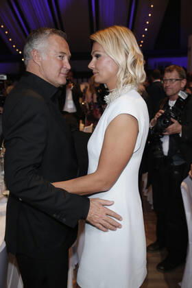 Franziska van Almsick mit Jürgen B. Harder Verleihung 19. Radio Regenbogen Award 22. April 2016 im Europa-Park Confertainment Center in Rust Copyright: xVISTAPRESSx xG.xChlebarov