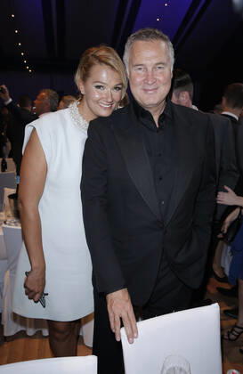 Franziska van Almsick mit Jürgen B. Harder Verleihung 19. Radio Regenbogen Award 22. April 2016 im Europa-Park Confertainment Center in Rust Copyright: xVISTAPRESSx xG.xChlebarov