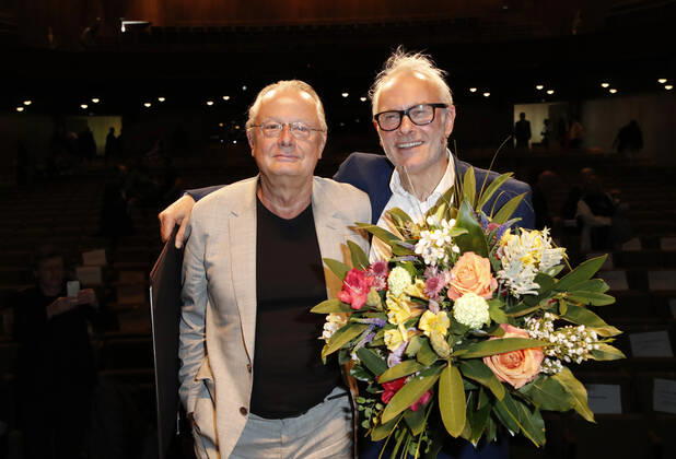 Preisträger Herbert Fritsch mit Laudator Frank Castorf Berliner Theaterpreis Verleihung am 7. Mai 2017 im Haus der Berliner Festspiele in Berlin