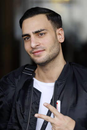 Timur Ülker bei der Abfahrt zu den Dreharbeiten der RTL-Tanzshow Let s Dance 2022 in den MMC-Studios in Köln Ossendorf. Köln, 18.02.2022
