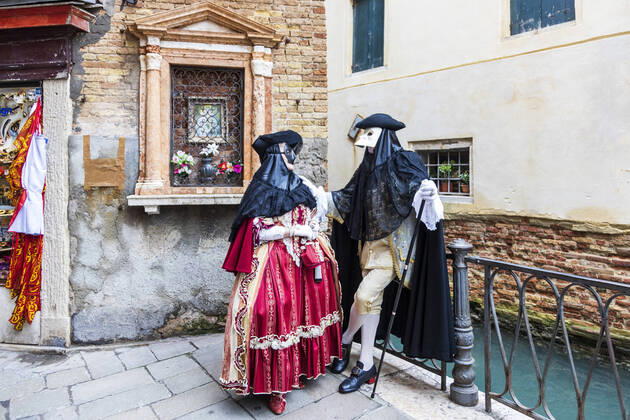 Bilder des Jahres 2022, Entertainment 02 Februar Entertainment Themen der Woche KW07 Entertainment Bilder des Tages Entertainment Bilder des Tages News Bilder des Tages Carnival in Venice 2022 Venice, Italy. 19 February 2022. Despite the ongoing Corona pandemic, the Carnival in Venice attracts many people in colourful costumes and tourists.