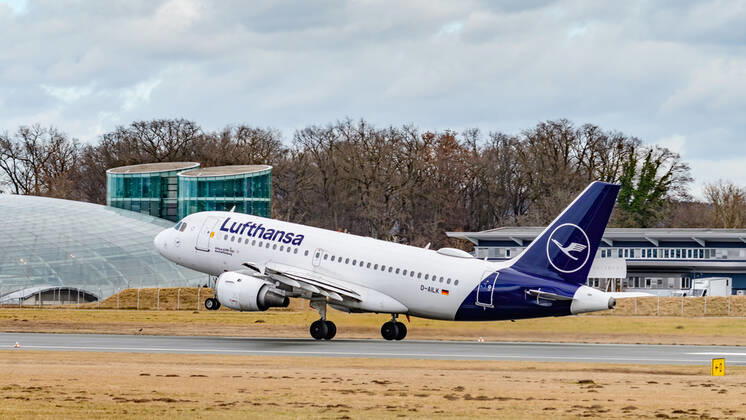 salzburg, austria, 19 feb 2022, Airbus A319-114, d-ailk operated by lufthansa starting at the airport in front of hangar 7 Copyright: xWolfgangxSimlingerx
