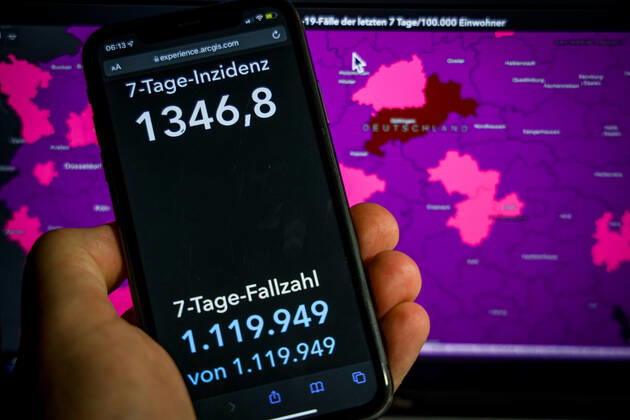 News Bilder des Tages Coronavirus in Deutschland - Covid-19-Dashboard des Robert Koch-Institut 21.02.2022: Robert Koch-Institut: 7-Tage-Inzidenz 1346,8. 7-Tage-Fallzahl 1.119.949 COVID-19-Fälle 13.636.993. Zugang um 73.867 gegenüber dem Vortag. COVID-19-Todesfälle 121.297. Zugang um 22 gegenüber dem Vortag.