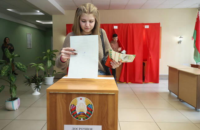 GRODNO, BELARUS - FEBRUARY 22, 2022: A woman casts her ballot at polling station No 65 at the Grodno Regional Institute of Education Development with the start of early voting in the 2022 Belarusian constitutional referendum, which is scheduled for February 27. Leonid Shcheglov BelTA TASS  TS124EA1