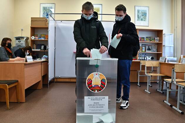 Belarus Constitutional Referendum 8123196 22.02.2022 Young people cast their ballots during an early voting in a referendum on amendments to the Belarusian constitution at a polling station in Minsk, Belarus. Early voting will take place from February 22 to 26. The main voting day for the referendum is the 27th of February. Viktor Tolochko Sputnik Minsk Belarus  Copyright: xViktorxTolochkox