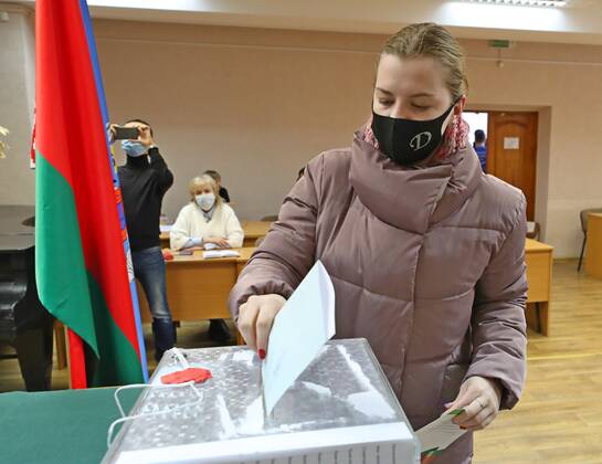 (220222) -- MINSK, Feb. 22, 2022 -- A voter casts her ballot at a polling station in Minsk, Belarus, Feb. 22, 2022. Early voting for a nationwide referendum on amending the country s constitution begins in Belarus on Tuesday and will last until Saturday. The referendum will be considered valid if more than half of the eligible voters cast their ballots. The question put on the ballot paper is: Do you accept amendments and additions to the Constitution of the Republic of Belarus? (Photo by Xinhua) BELARUS-MINSK-CONSTITUTION AMENDMENT-VOTING HenadzxZhinkov 