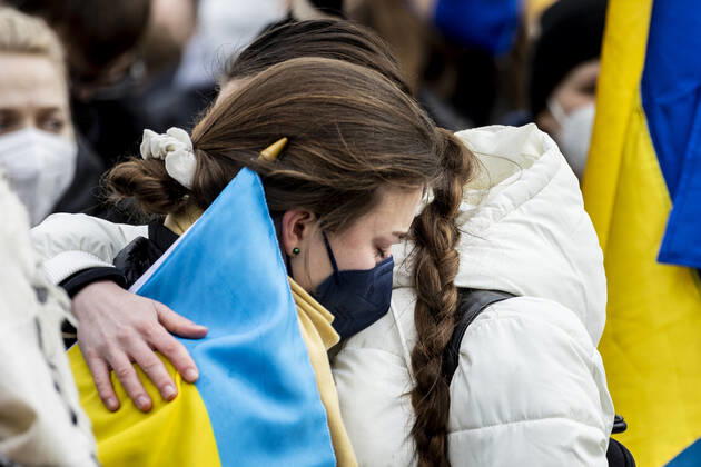 Demonstration fuer die Solidaritaet mit der Ukraine, aufgenommen vor dem Bundeskanzleramt in Berlin, 24.02.2022. Die Demonstration findet statt aufgrund des Einmarsches russischer Soldaten in die Ukraine. Berlin Deutschland