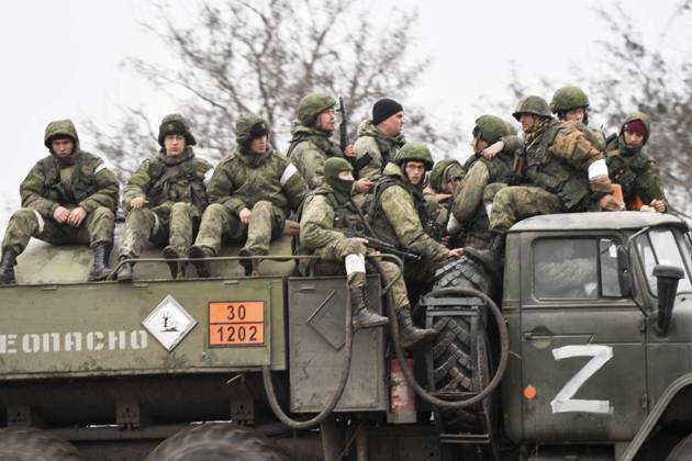 Russia Ukraine Military Operation 8125946 25.02.2022 Russian servicemen are seen in Armyansk in the northern part of Crimea, Russia. On February 24 Russian President Vladimir Putin announced a military operation in Ukraine following recognition of independence of breakaway Donbas republics.