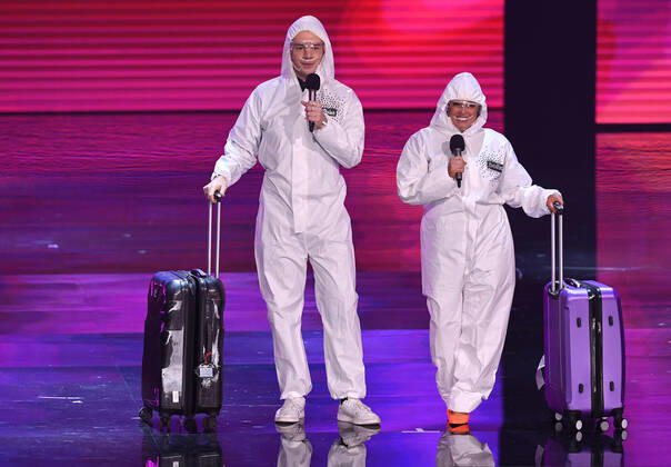 EUROVISION AUSTRALIA FINAL, Host s Joel Creasey (left) and Myf Warhurst (right) are seen during the Eurovision Australia Decides 2022 final at the Gold Coast Convention and Exhibition Centre on the Gold Coast, Saturday, February 26, 2022. ( NO ARCHIVING, EDITORIAL USE ONLY, NO USE IN BOOKS WITHOUT CONSENT GOLD COAST QLD AUSTRALIA  Copyright: xDARRENxENGLANDx 20220226001628341413