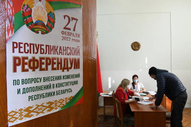 Belarus Constitutional Referendum 8127111 26.02.2022 A man registers during an early voting in a referendum on amendments to the Belarusian constitution at a polling station in Minsk, Belarus. Early voting takes place from February 22 to 26. The main voting day for the referendum is the 27th of February. Alexandr Kryazhev Sputnik Minsk Belarus  Copyright: xAlexandrxKryazhevx