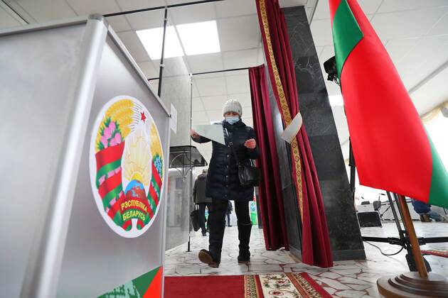 (220227) -- MINSK, Feb. 27, 2022 -- A citizen votes at a polling station in Minsk, Belarus, Feb. 27, 2022. The main voting for a nationwide referendum on amending the country s constitution began in Belarus on Sunday morning. The voting started at 8:00 a.m. local time (0500 GMT) and will last until 8:00 p.m. (1700 GMT). (Photo by Xinhua) BELARUS-REFERENDUM-AMENDING-CONSTITUTION HenadzxZhinkov 
