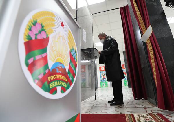 (220227) -- MINSK, Feb. 27, 2022 -- A citizen votes at a polling station in Minsk, Belarus, Feb. 27, 2022. The main voting for a nationwide referendum on amending the country s constitution began in Belarus on Sunday morning. The voting started at 8:00 a.m. local time (0500 GMT) and will last until 8:00 p.m. (1700 GMT). (Photo by Xinhua) BELARUS-REFERENDUM-AMENDING-CONSTITUTION HenadzxZhinkov 