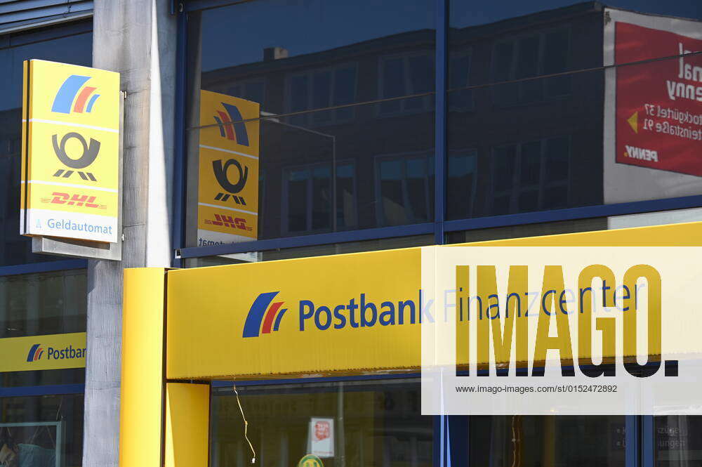 Postbank Finanzcenter Deutsche Post Eingang Logo Schriftzug Postbank Finance Center Deutsch