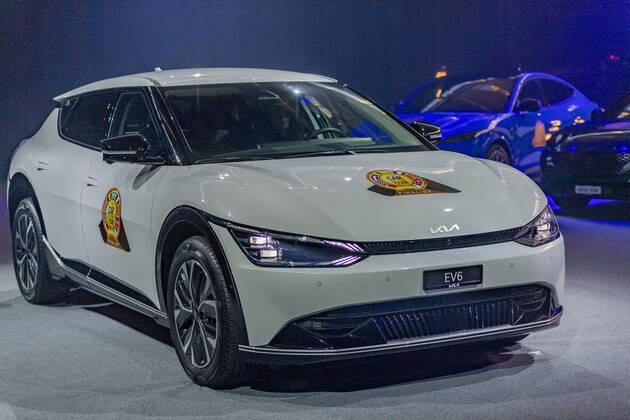 Switzerland: The 59th Award Ceremony ‘The Car of the Year’ 2022 The presentation of the new Kia EV6 which is the winner of the competition during the 59th Award Ceremony ‘The Car of the Year’ 2022 Geneva Palexpo Switzerland Copyright: EricxDubost