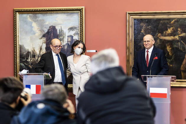 Bilder des Jahres 2022, News 03 März News Themen der Woche KW09 News Bilder des Tages (L-R) Jean-Yves Le Drian, Aussenminister von Frankreich, Annalena Baerbock (Buendnis 90 Die Gruenen), Bundesaussenministerin, und Zbigniew Rau, Aussenminister von Polen, aufgenommen im Rahmen einer Pressekonferenz beim Treffen des Weimarer Dreiecks in Lodz, 01.03.2022. Das Weimarer Dreieck ist das Treffen von Deutschland, Frankreich und Polen zu politischen Gespraechen. Lodz Polen Copyright: xFlorianxGaertnerx