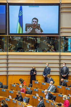 Volodymyr Oleksandrovytsj Zelensky, president of Ukraine is seen on a TV screen during a plenary session of the European parliament, in Brussels, Tuesday 01 March 2022, on the invasion of Ukraine and a vote on a motion for a resolution on Russian aggression against Ukraine.  JONASxROOSENS 15888684