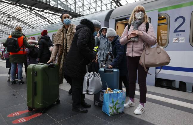 Ukraiinische Fluechtlinge Berlin, 03.03.2022 - Fluechtlinge aus der Ukraine kommen mit einem Zug aus Polen am Berliner Hauptbahnhof an. Tausende Fluechtlinge aus der Ukraine sind bereits in Deutschland angekommen. Berlin Berlin Deutschland