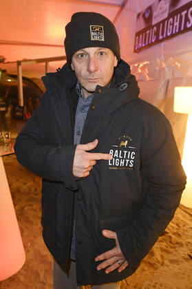 Hendrik Duryn beim Offiziellen Opening der Baltic Lights 2022 mit Fackellauf an der Alex Strandbar. Heringsdorf, 04.03.2022