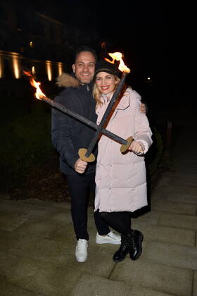 Susan Sideropoulos mit Ehemann Jakob Shtizberg beim OFFIZIELLEN OPENING DER BALTIC LIGHTS 2022 auf Usedom am 04.01.2022